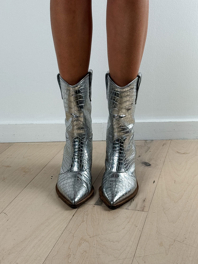 Fendi Fall 2018 Limited Edition Silver Cowboy Boots