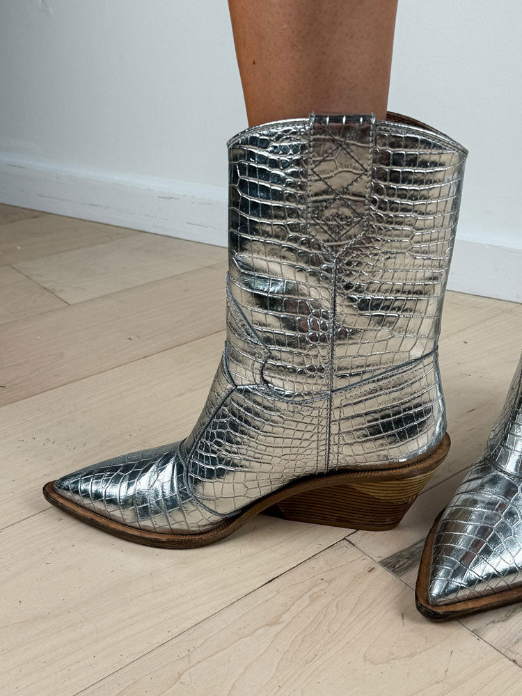 Fendi Fall 2018 Limited Edition Silver Cowboy Boots