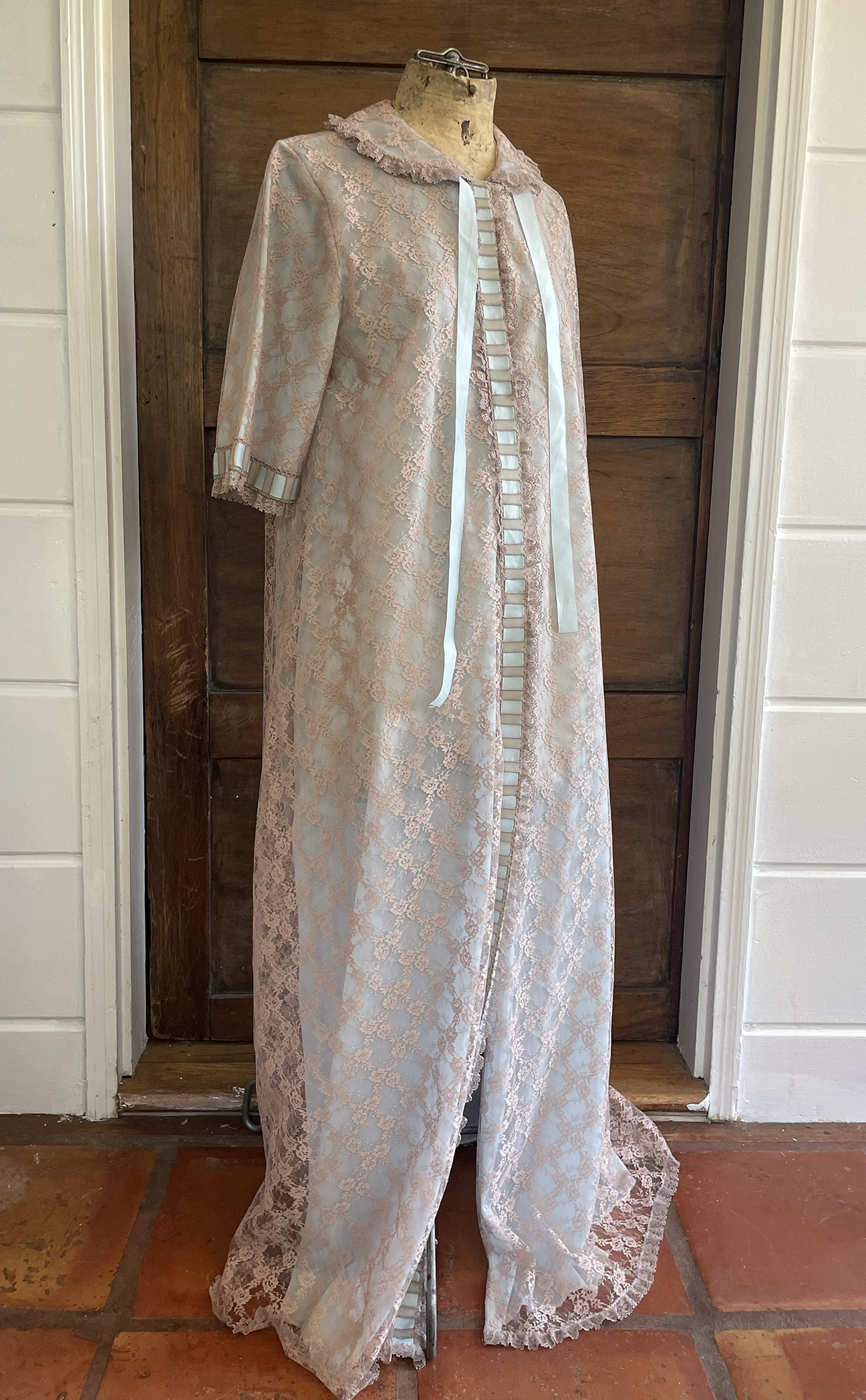 1960s Lace Peignoir